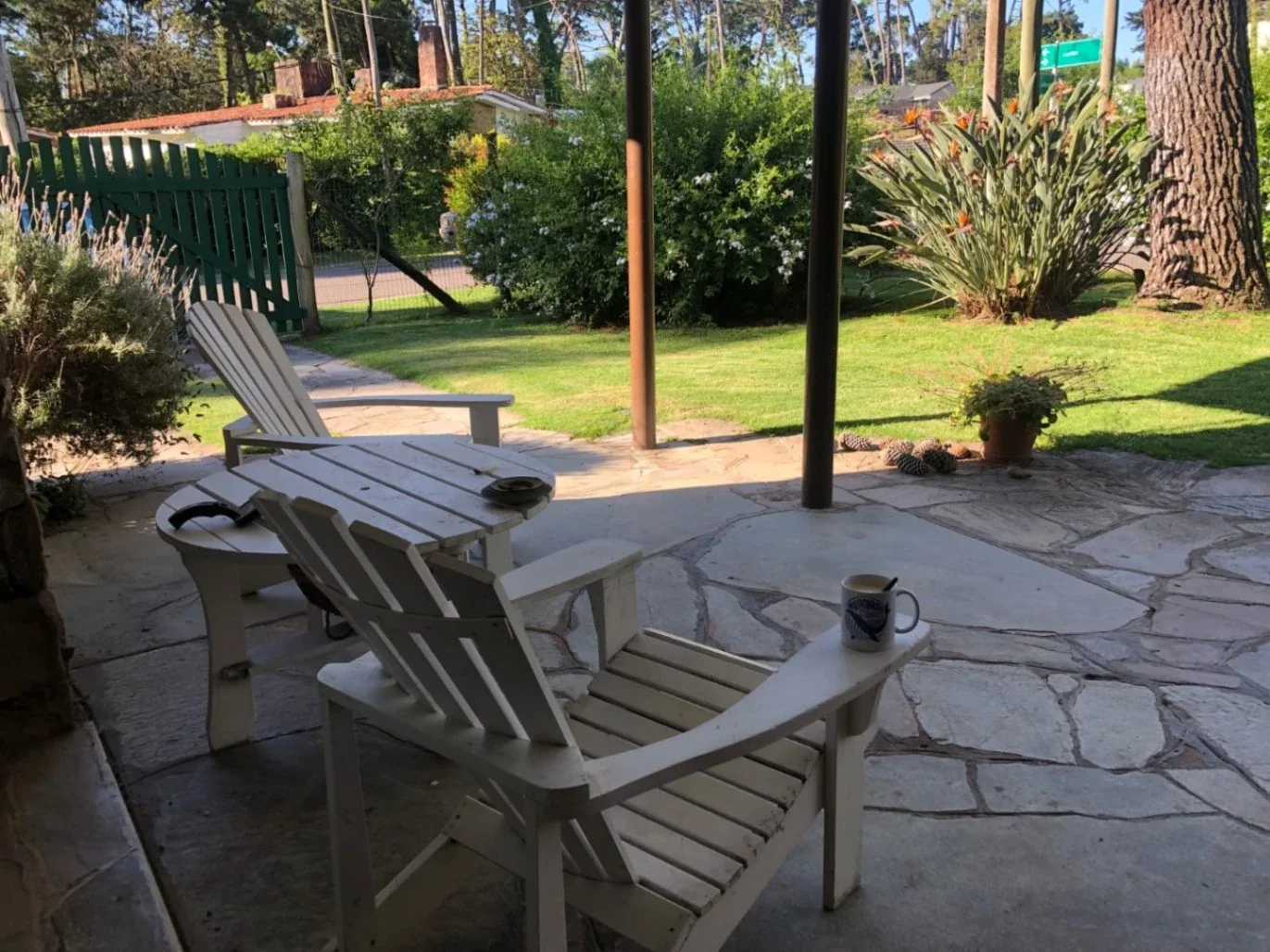 Hermosa Casa en alquiler verano punta del este c/ cochera y amplio jardin - Imagen 2