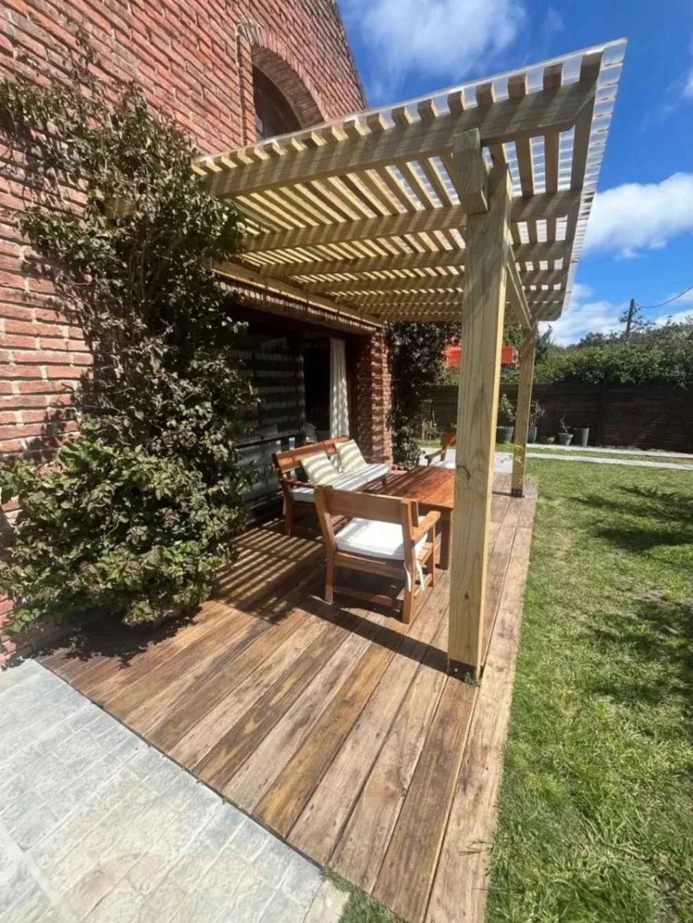 Hermosa Casa en alquiler temporal  c/ cochera, parrillero, jardin en Manantiales - Imagen 3