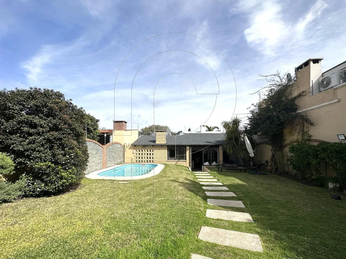 Venta con renta Exclusiva Casa Con Piscina Y Barbacoa En El Prado, Montevideo - Imagen 2