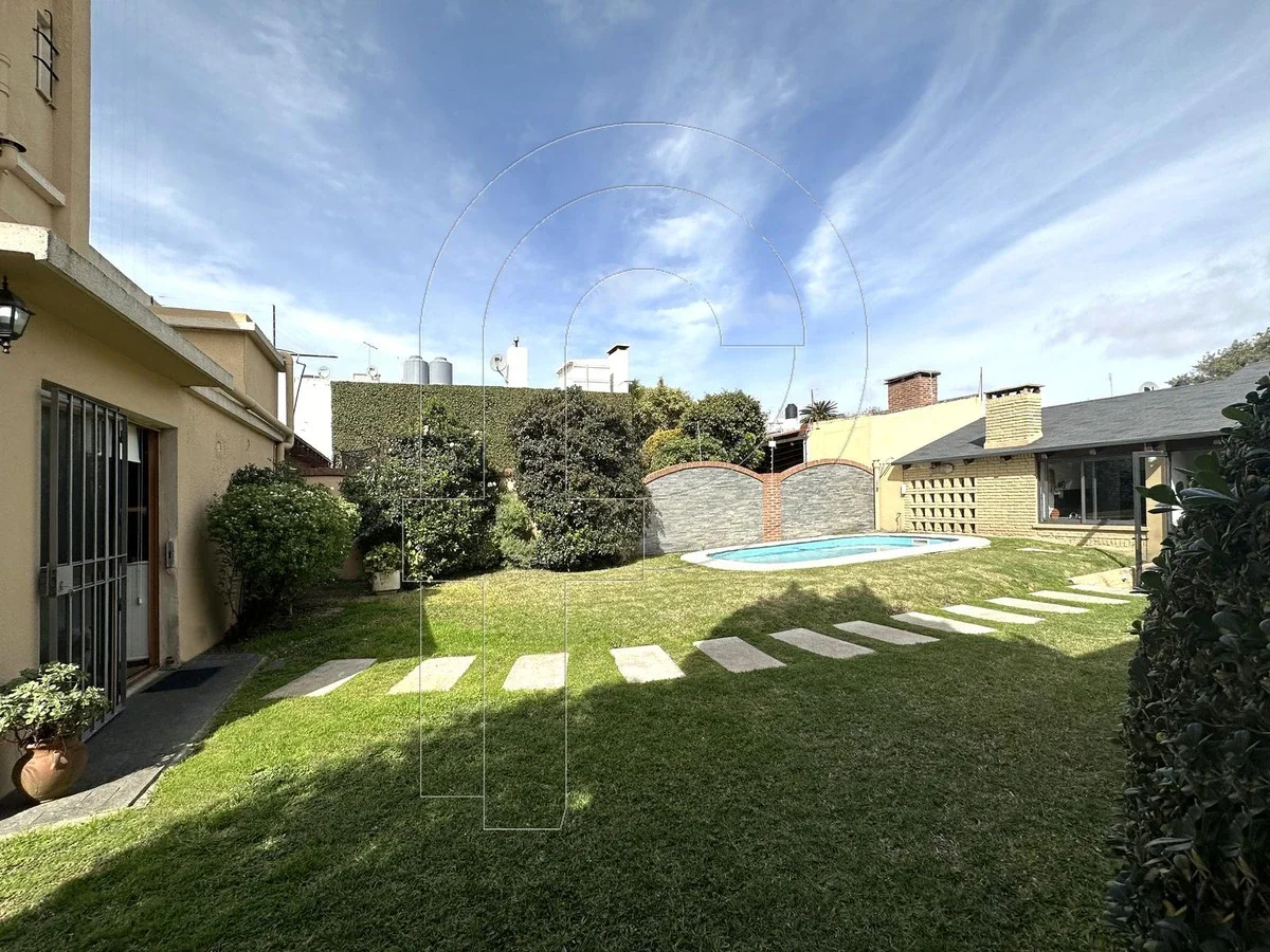 Venta con renta Exclusiva Casa Con Piscina Y Barbacoa En El Prado, Montevideo - Imagen 1