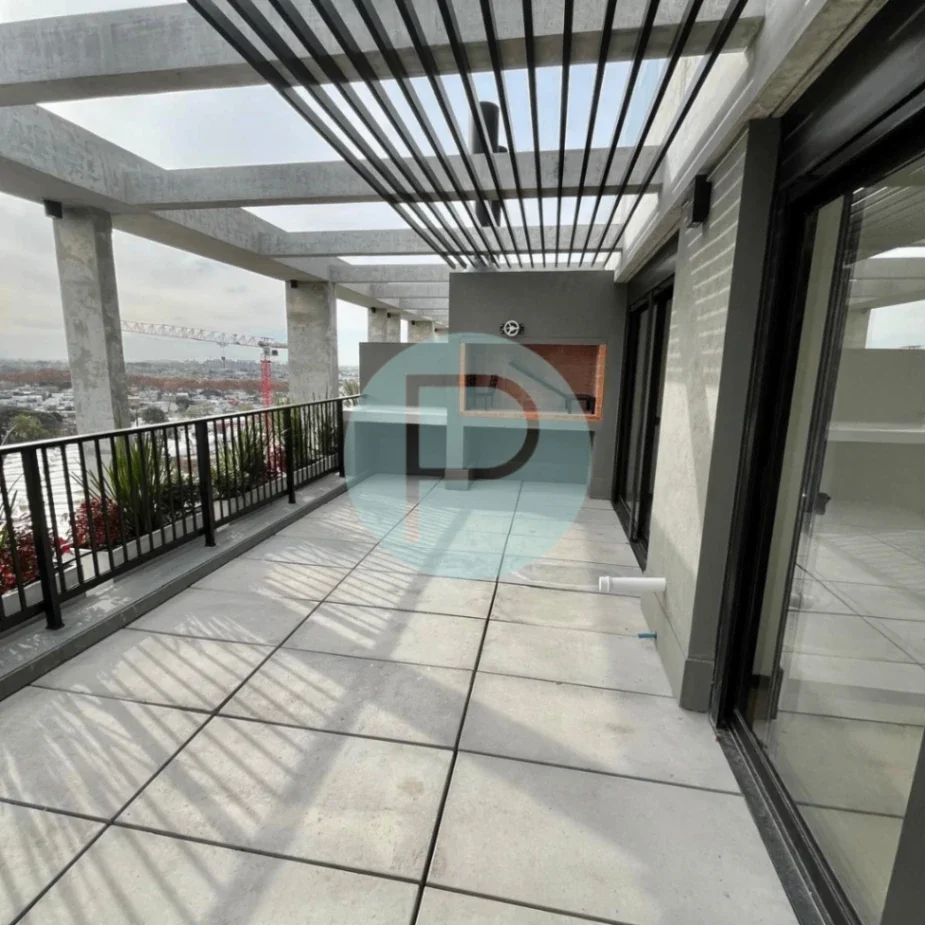 Av. Italia y Propios - 1 dor. Gran terraza con parrillero. - Imagen 1