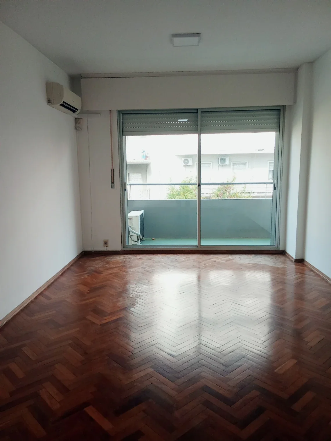 Alquiler Apartamento 2 Dormitorios en Pocitos con Balcón y Garaje incluido. - Imagen 2