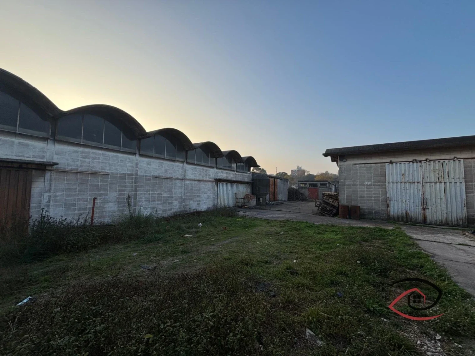Terreno con grandes galpones en venta de 5544m2 ubicado en Brazo Oriental - Imagen 3