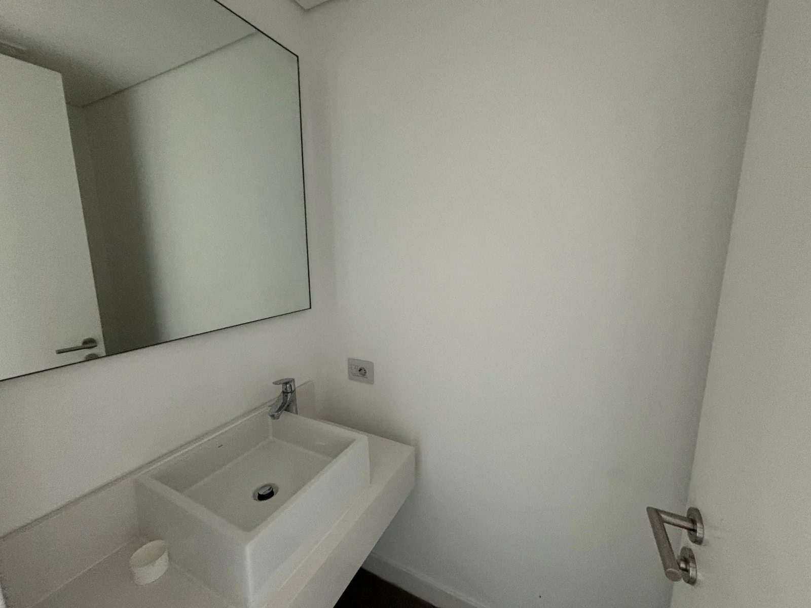 Apartamento en venta de 3 dormitorios c/ cochera en Puerto Buceo - Imagen 3