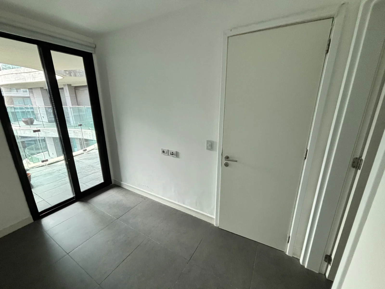 Venta apartamento 2 dormitorios y servicio, 2 cochera en Puerto Buceo - Imagen 4