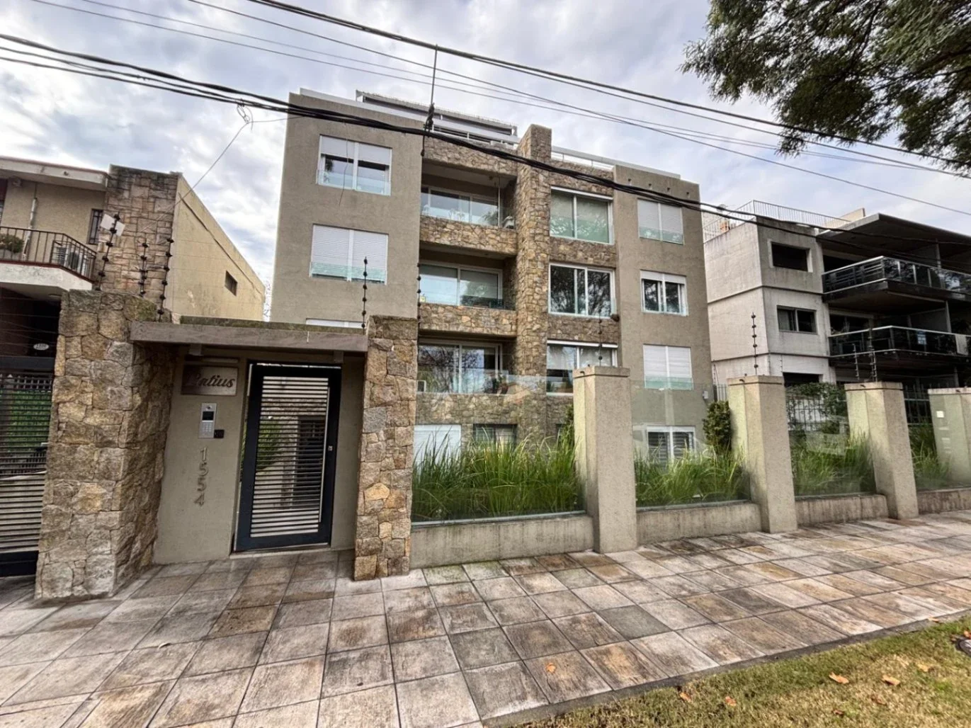 Apartamento en alquiler c/ cochera en Malvin - Imagen 1