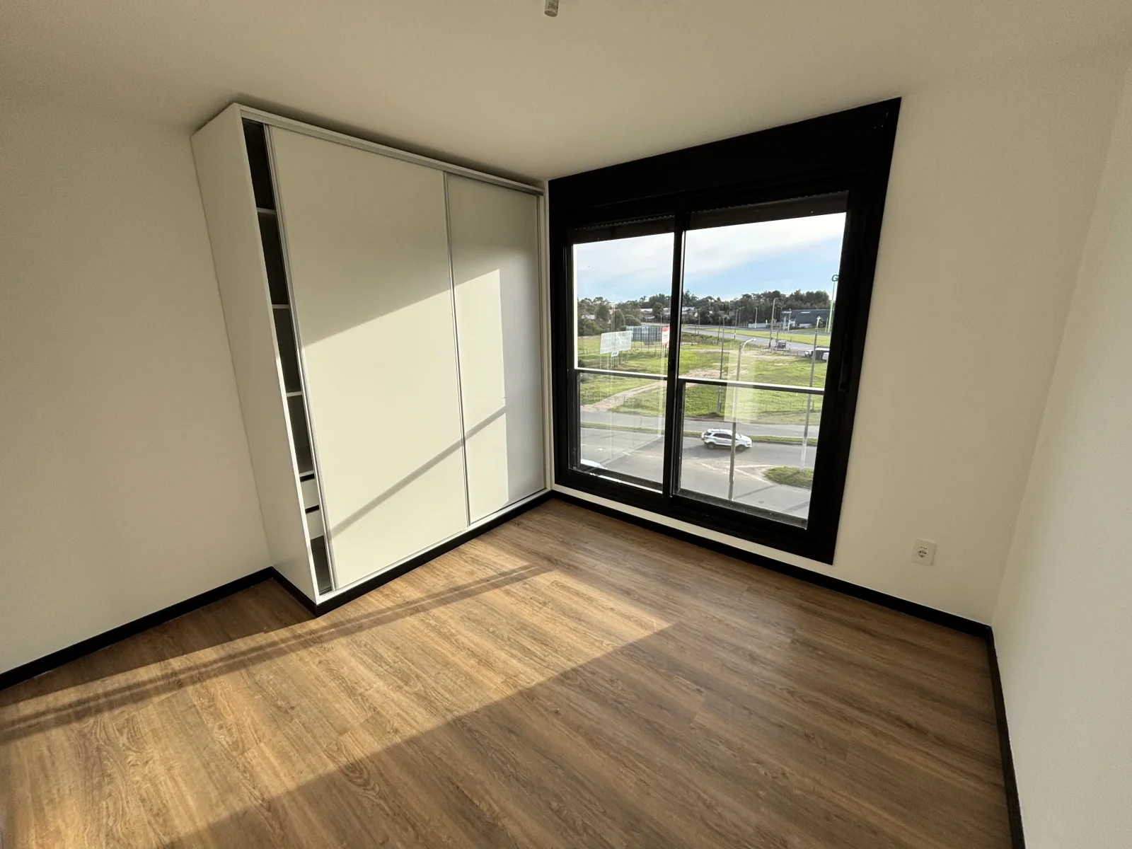 Apartamento 2 dormitorios en alquiler c/garage en Canelones - Imagen 2