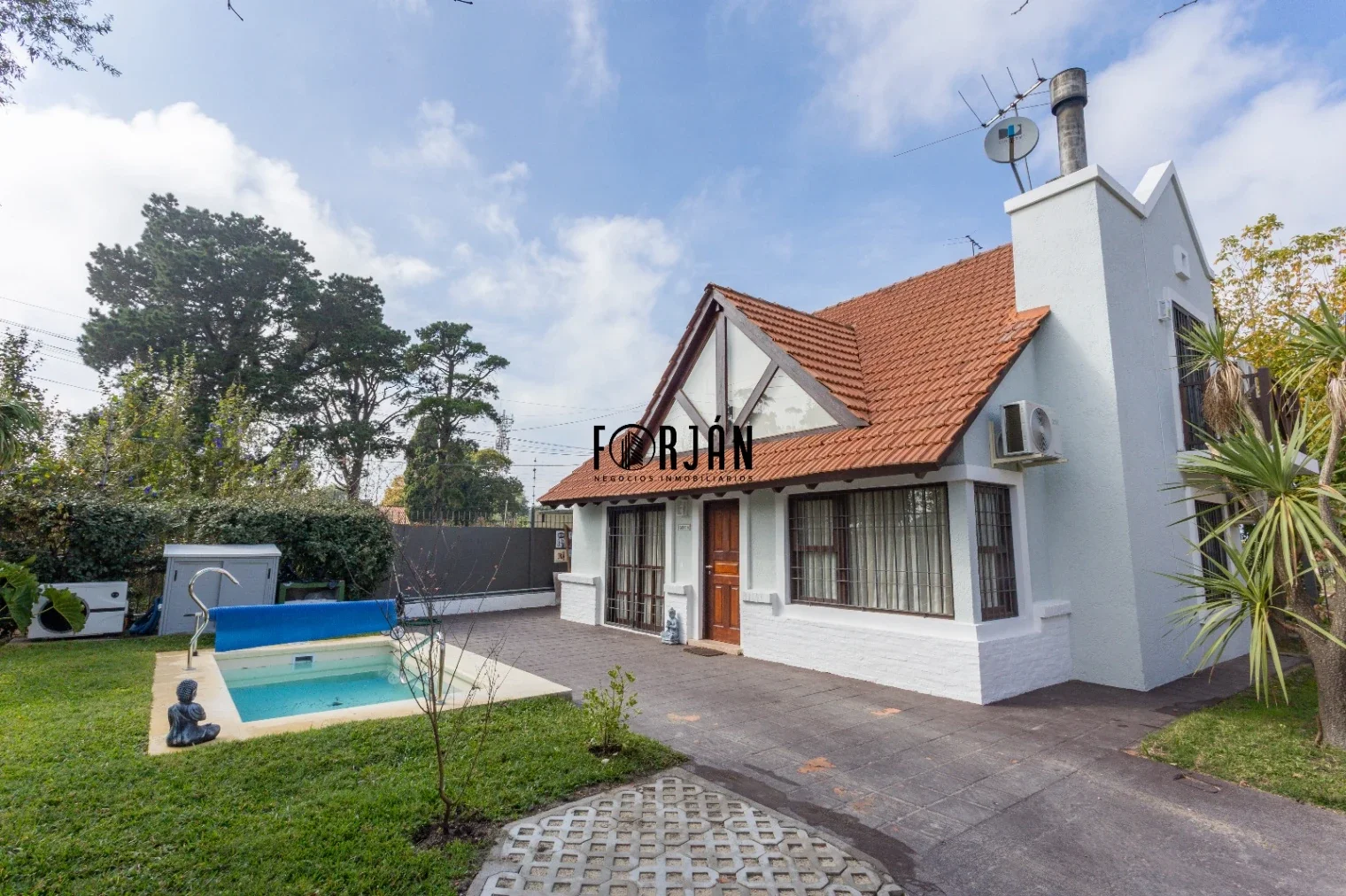 Casa en venta c/ cochera en Solymar - Imagen 1