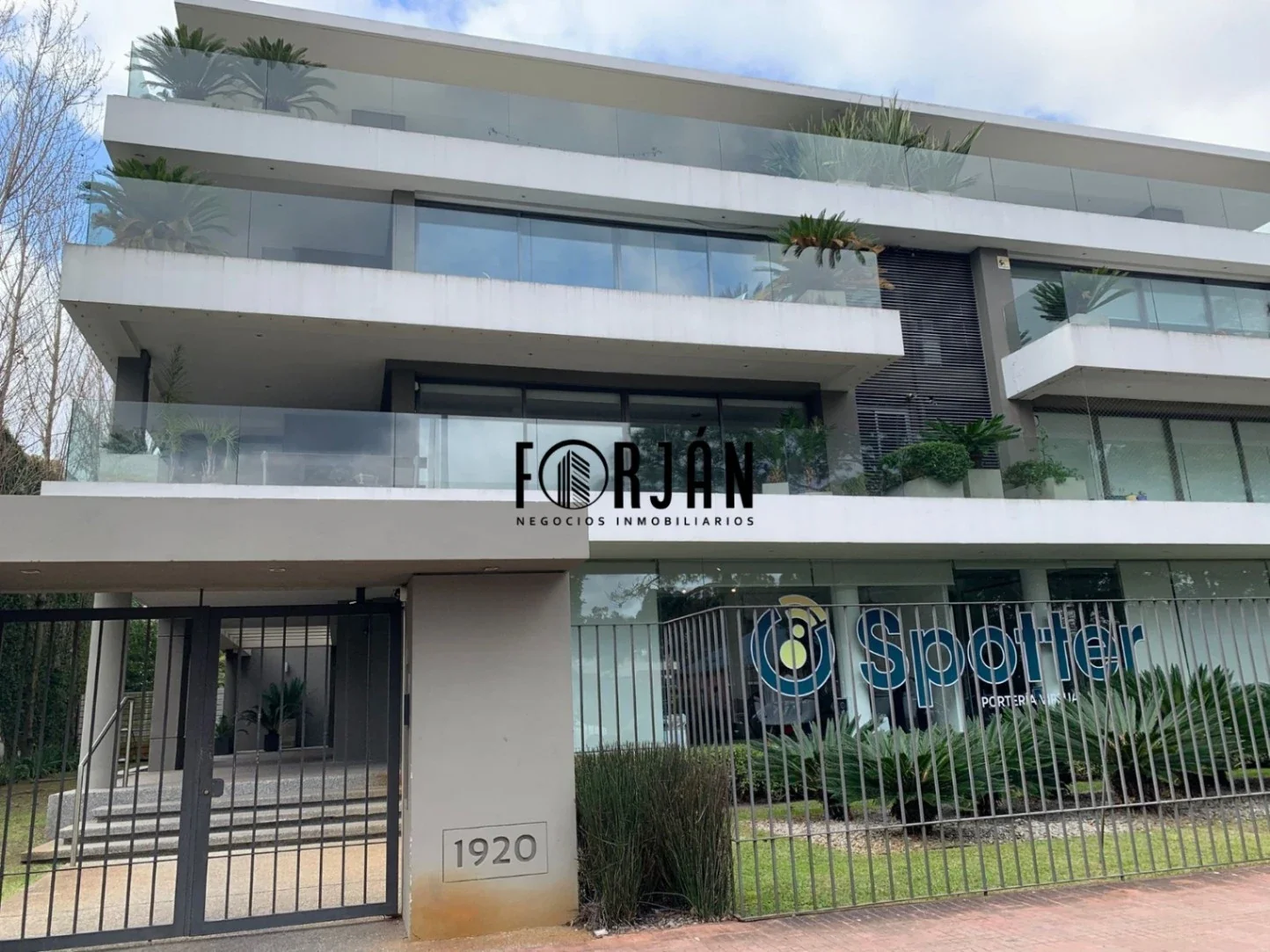 Apartamento en alquiler c/ cochera en Carrasco - Imagen 2