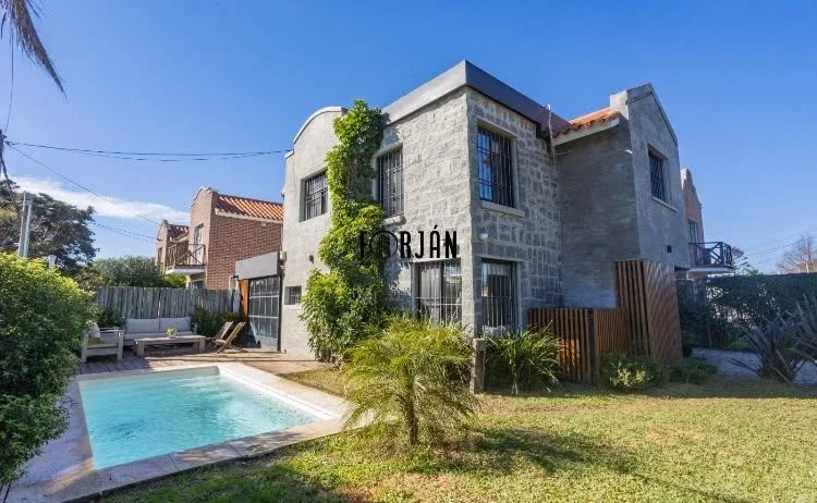 Casa en venta c/ cochera en Lagomar - Imagen 1