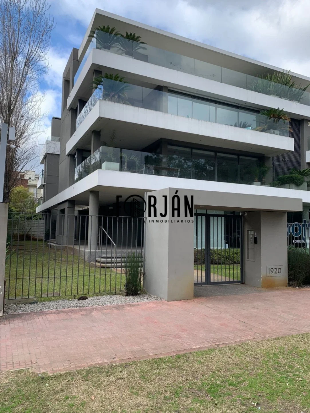 Apartamento en alquiler c/ cochera en Carrasco - Imagen 1
