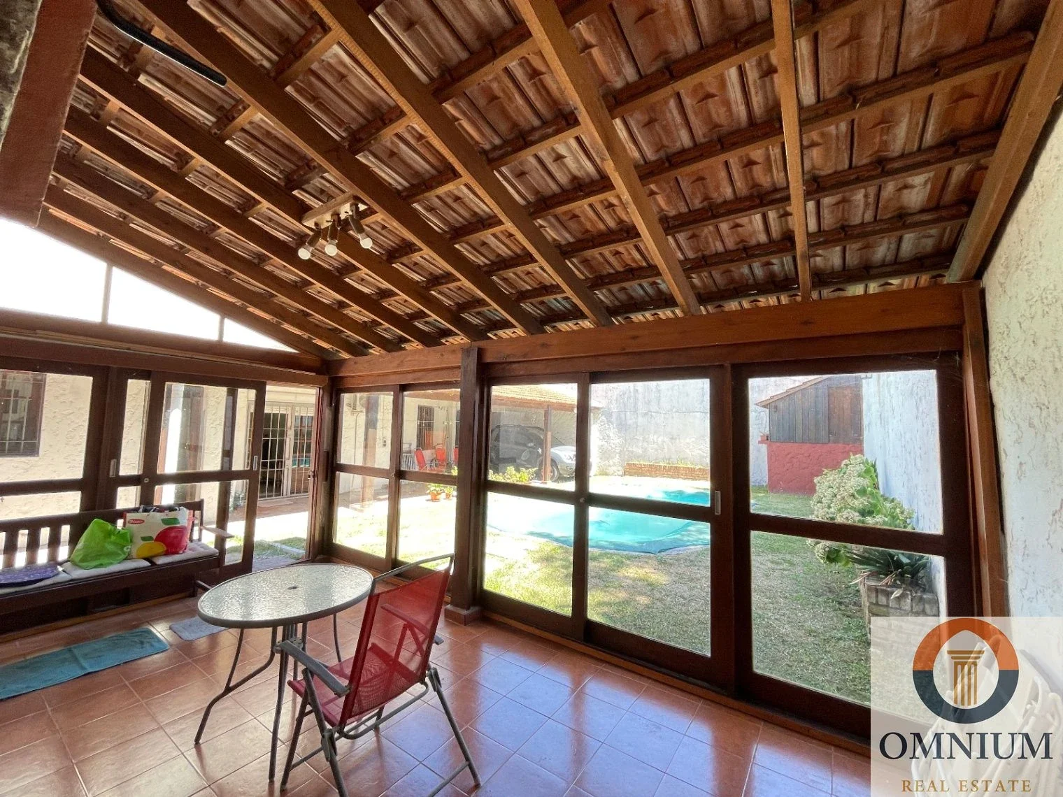 Casa muy amplia 5 dormitorios, 3 baños, con piscina y barbacoa en Carrasco Norte - Imagen 4