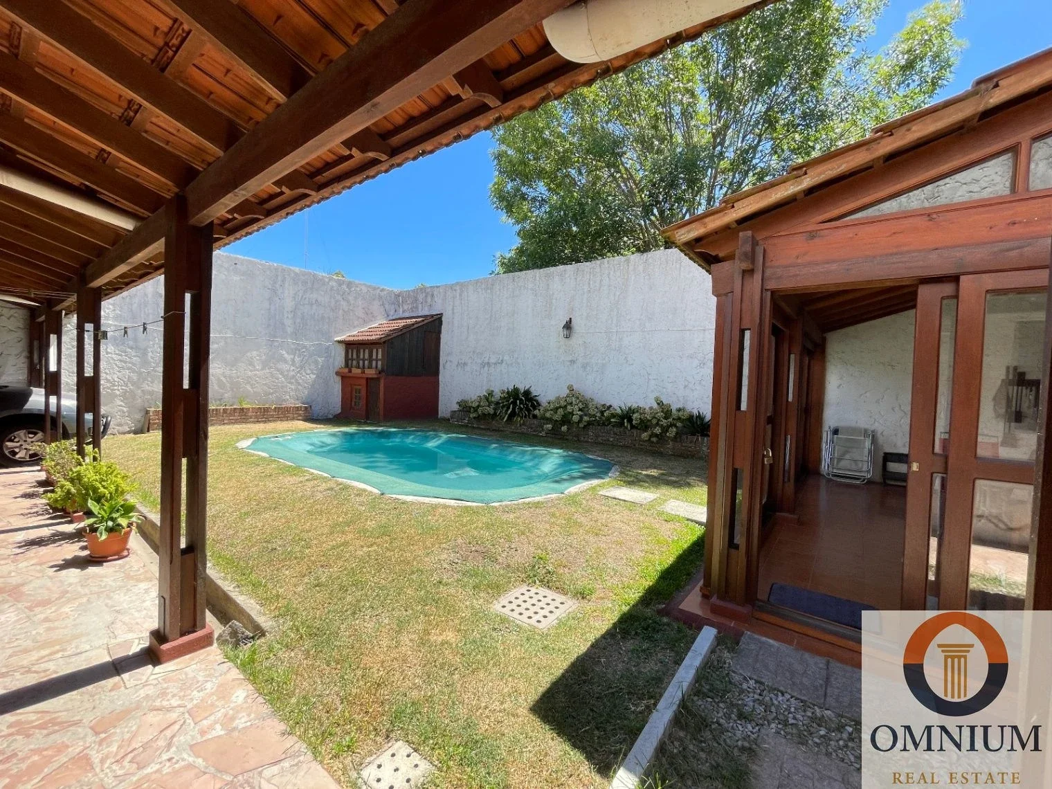 Casa muy amplia 5 dormitorios, 3 baños, con piscina y barbacoa en Carrasco Norte - Imagen 5