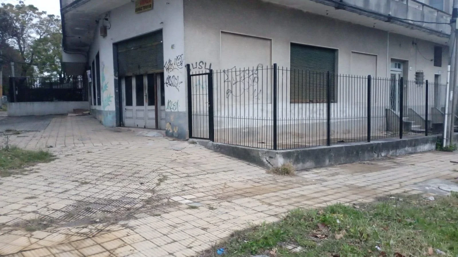 Amplio Local Comercial en venta ubicado en Propios y Burgues - Imagen 1