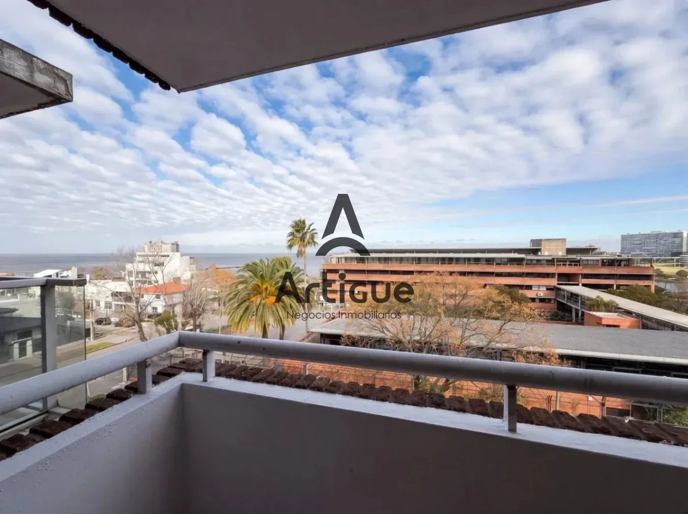 Apartamento en alquiler c/ cochera en Puerto Buceo - Imagen 2
