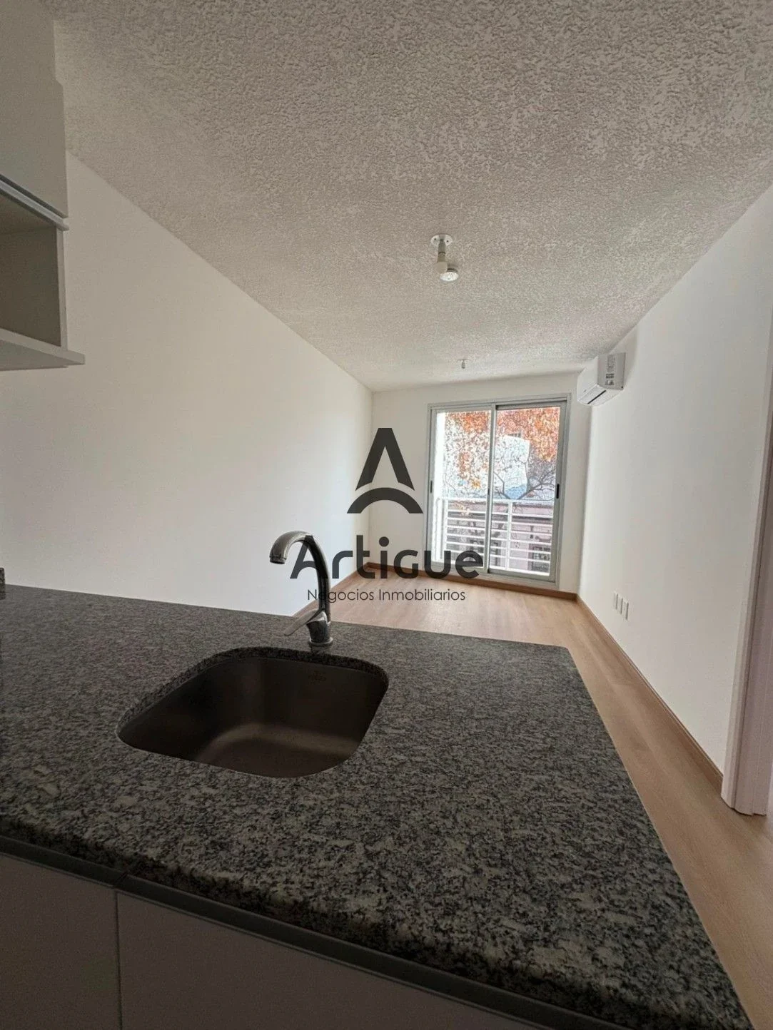 Apartamento en alquiler en Tres Cruces - Imagen 3