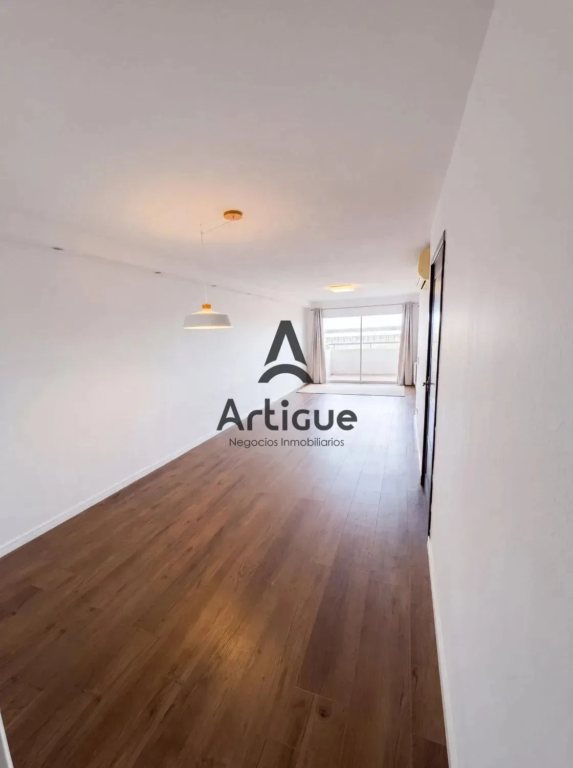 Apartamento en alquiler c/ cochera en Puerto Buceo - Imagen 3