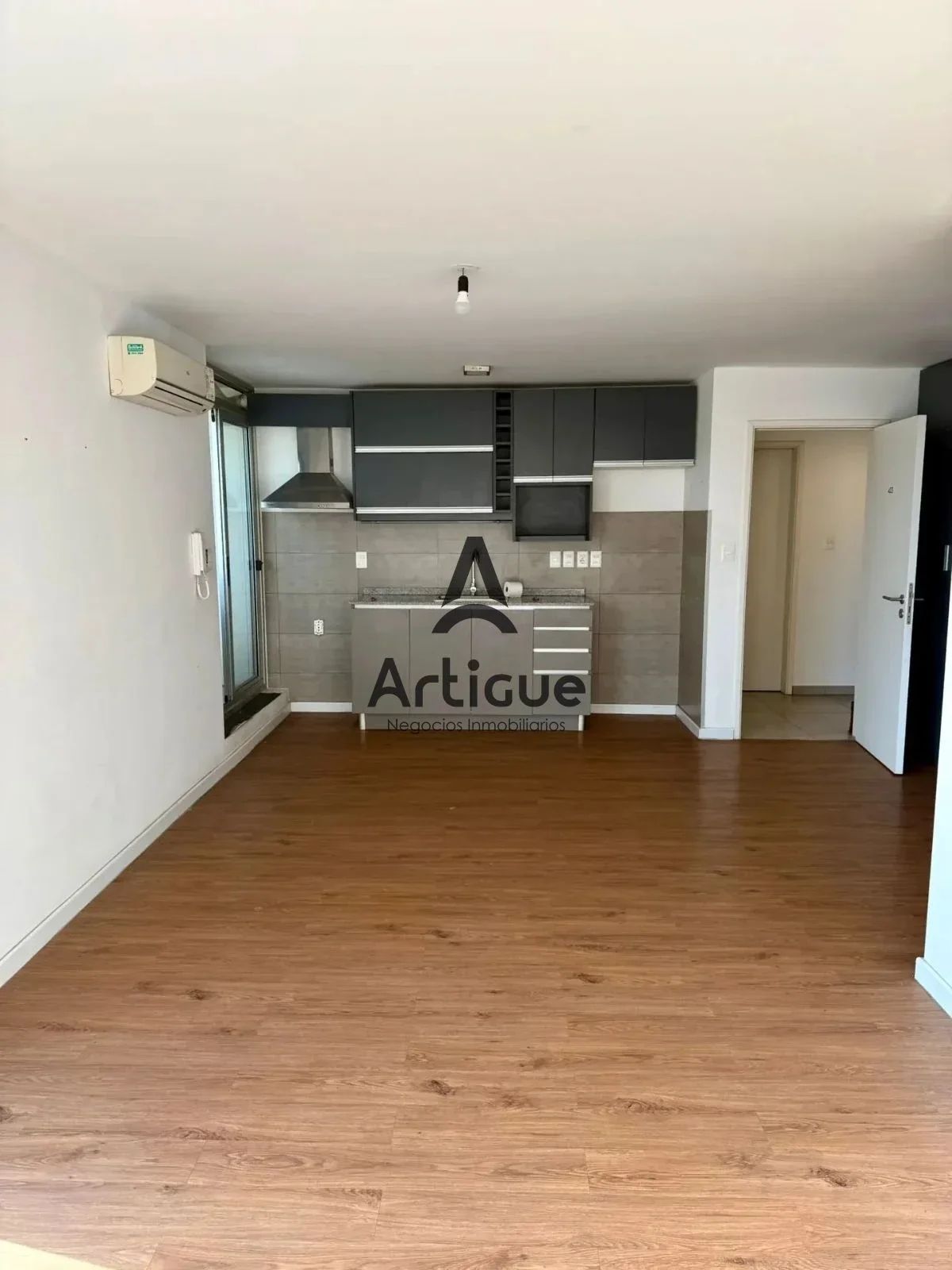 Apartamento en alquiler c/ cochera en Tres Cruces - Imagen 2