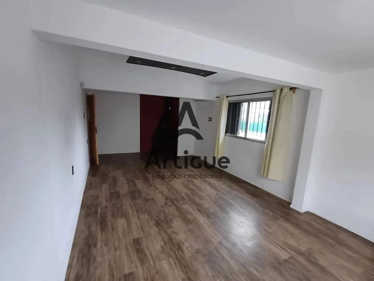 Casa en alquiler c/ cochera en Solymar - Imagen 2