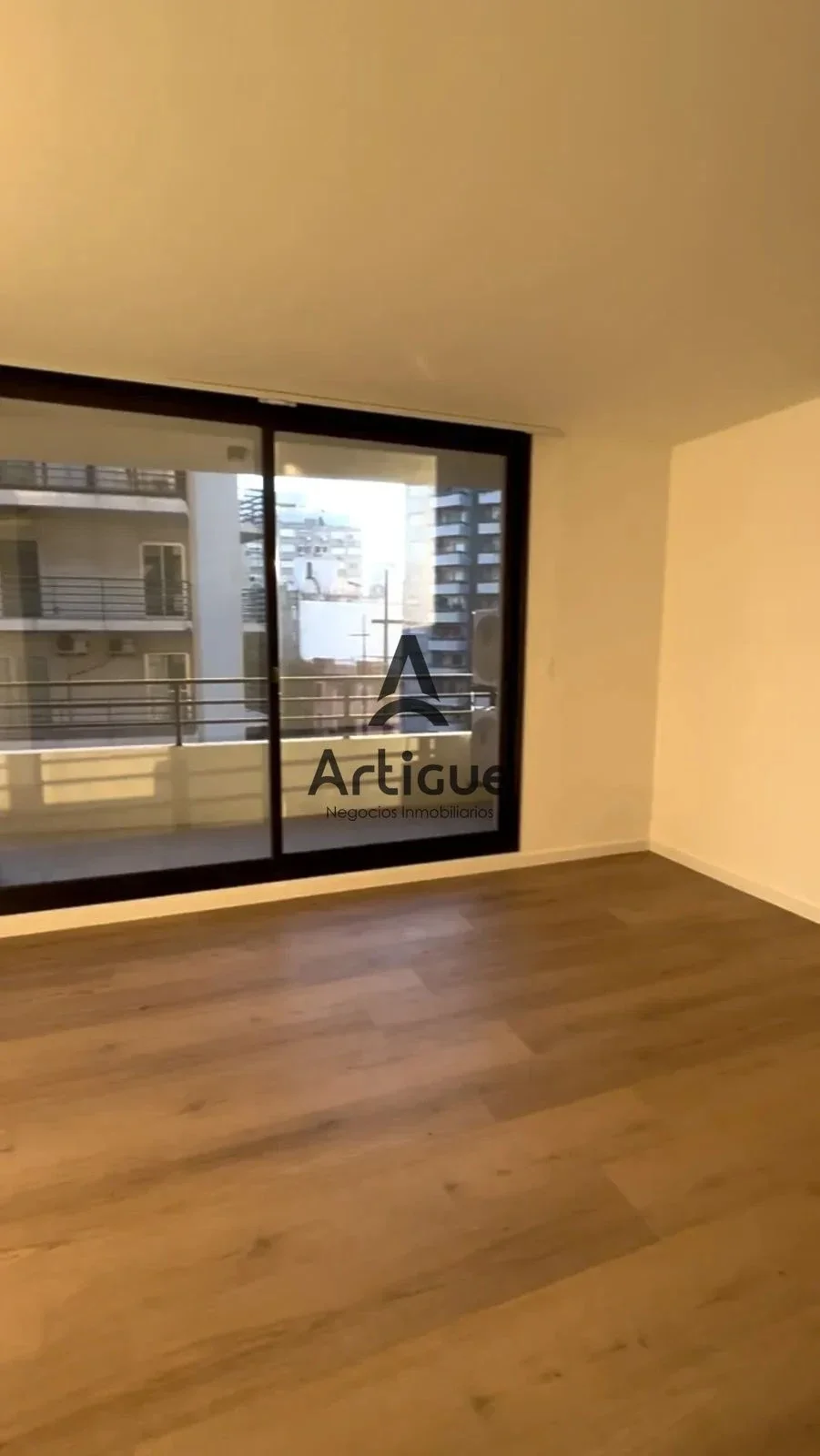Apartamento en alquiler en Tres Cruces - Imagen 3