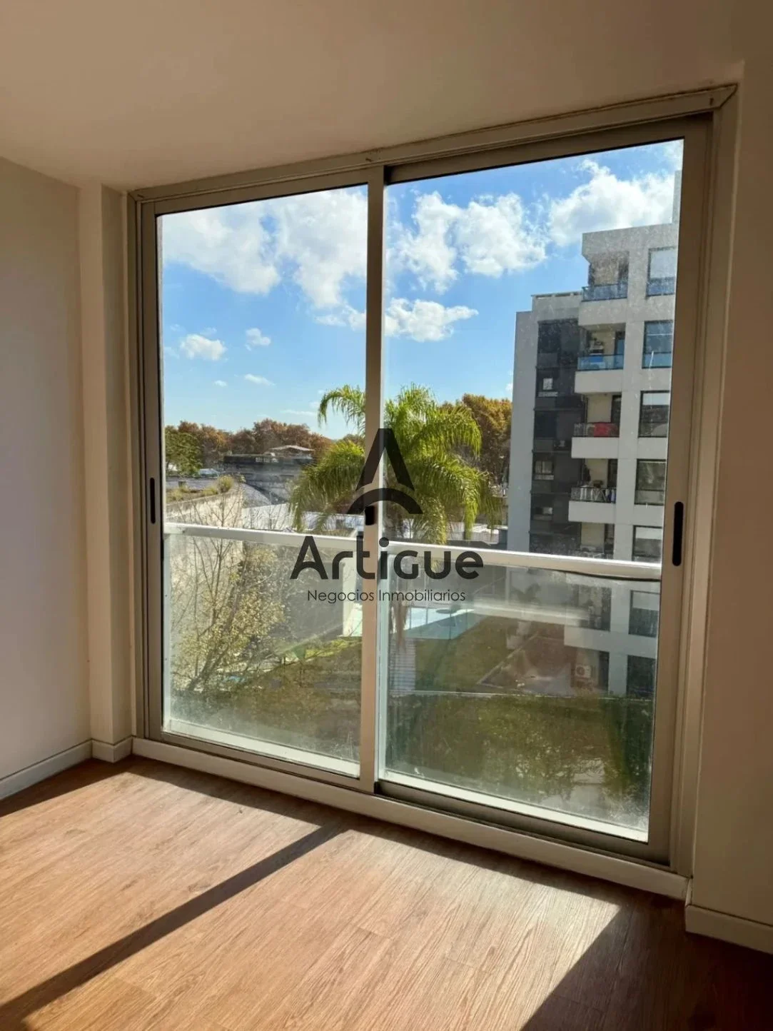 Apartamento en alquiler c/ cochera en Tres Cruces - Imagen 1