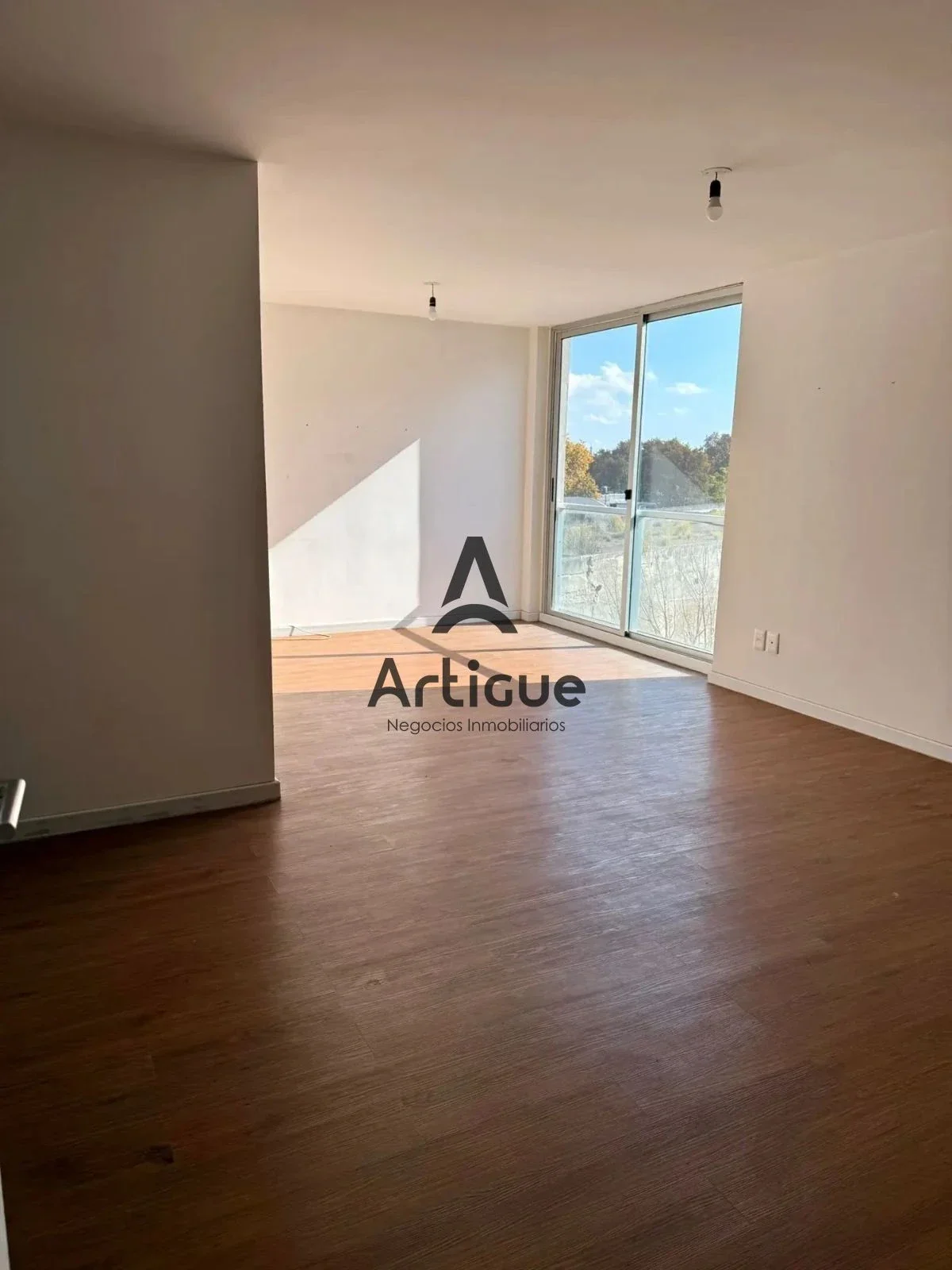 Apartamento en alquiler c/ cochera en Tres Cruces - Imagen 3