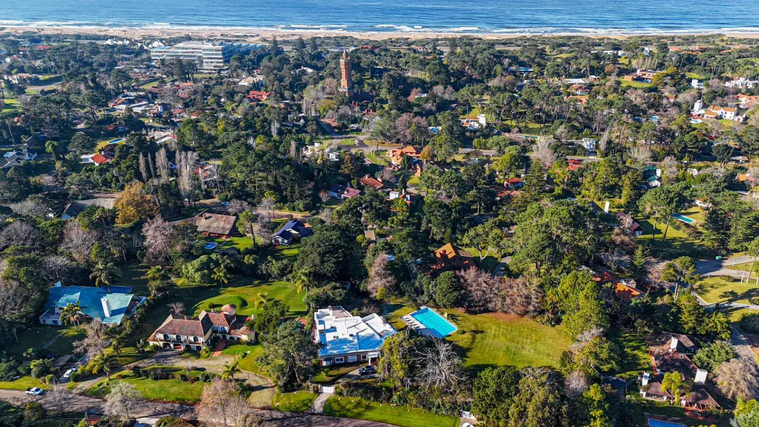 Casa en venta de 7 dormitorios,en El Golf - Imagen 2