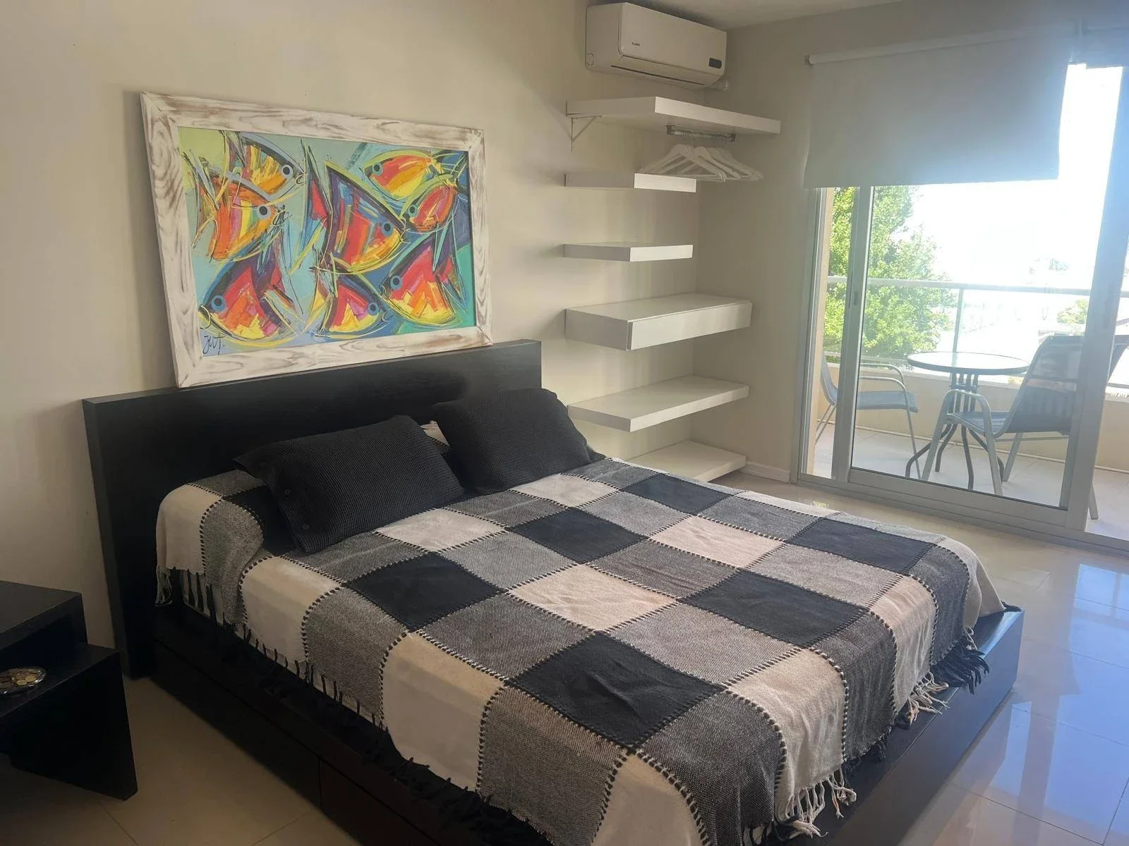 Apartamento en alquiler temporario en Playa Mansa - Imagen 2