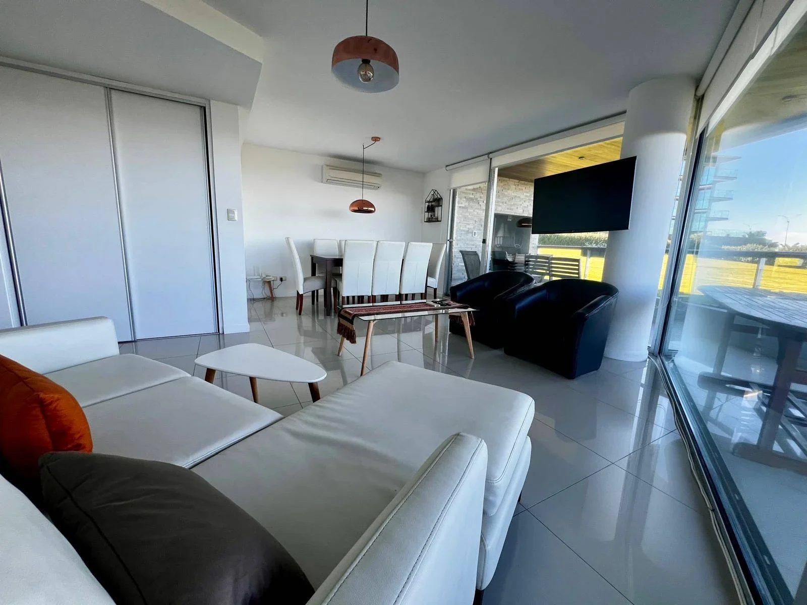 Apartamento en alquiler anual primera linea mansa - Imagen 2