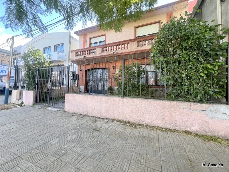 Venta Casa La Blanqueada 4 dormitorios 2 baños 2 garage jardin parrillero terraz - Imagen 2