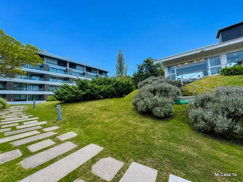 Venta apartamento Punta del Este 2 dormitorios al frente garage amenities - Imagen 2