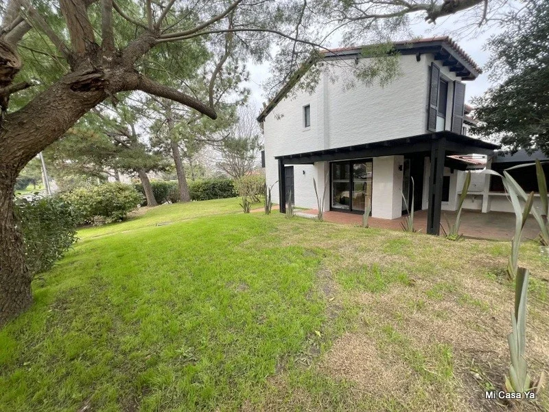 Venta casa formato duplex Barrio cerrado Playa Brava Punta del Este piscina - Imagen 5