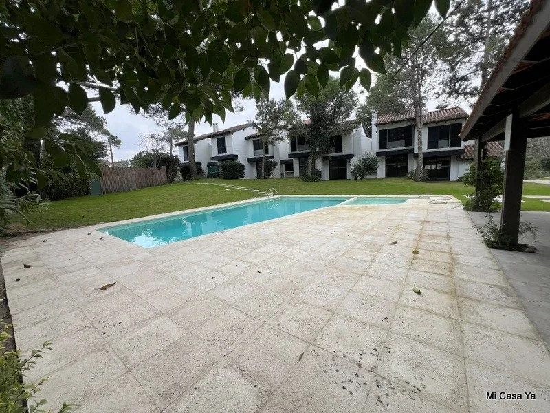 Venta casa formato duplex Barrio cerrado Playa Brava Punta del Este piscina - Imagen 3
