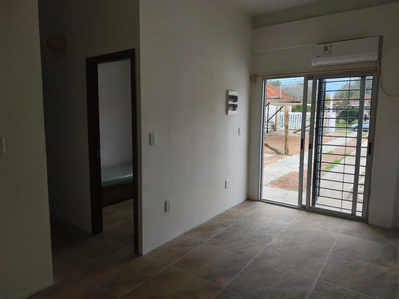 Casa dos dormitorios en alquiler c/ cochera y parrillero en La Floresta - Imagen 5