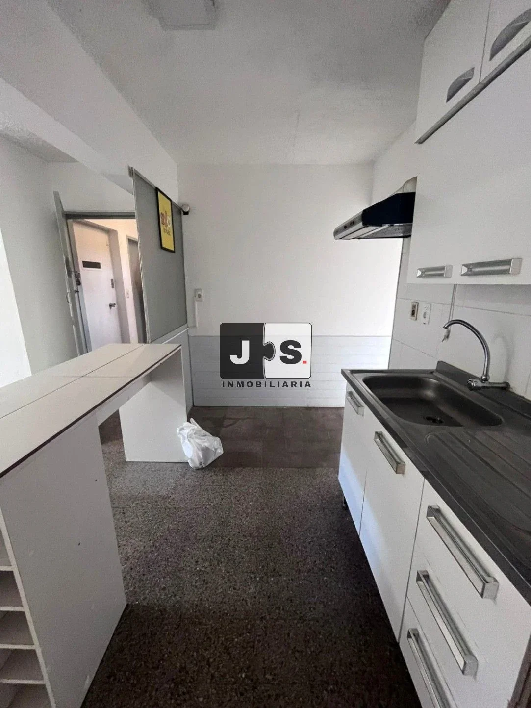 Alquilo Apartamento 2 dormitorios con patio en el Centro - Imagen 5