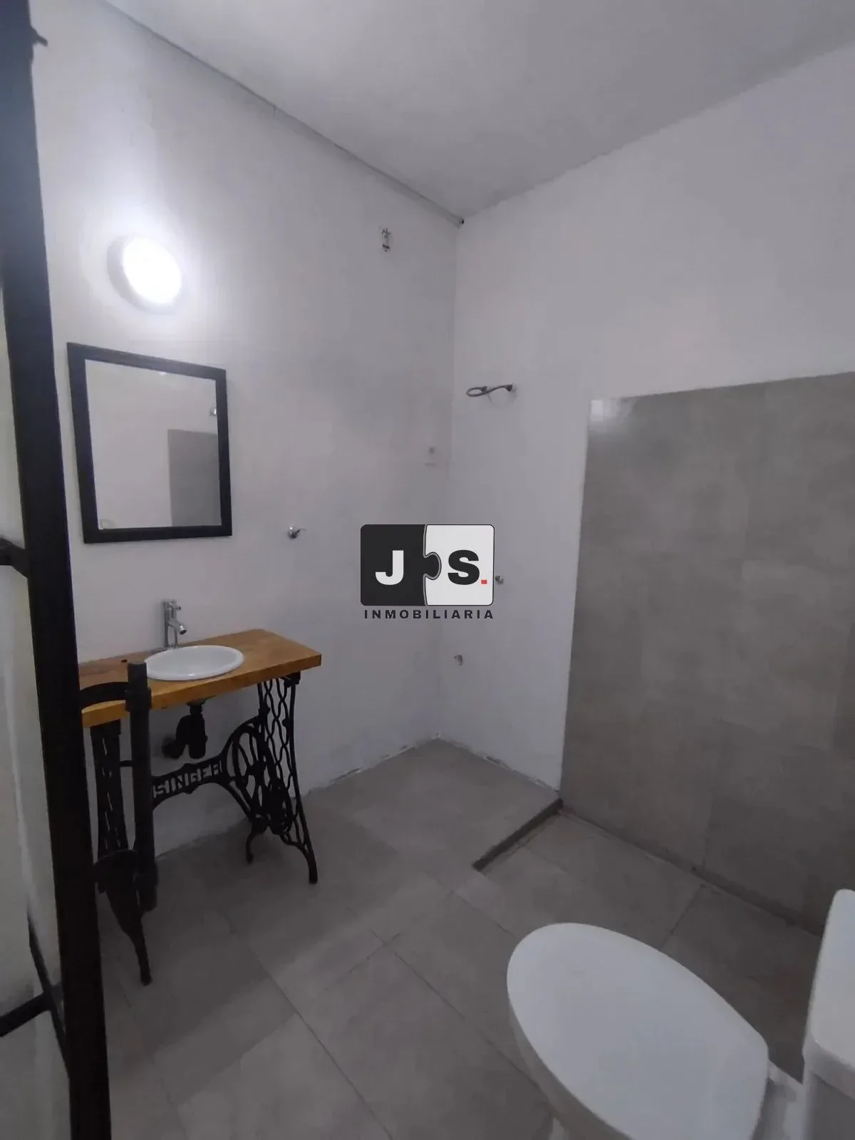 Casa en alquiler c/ cochera en Cerro - Imagen 2