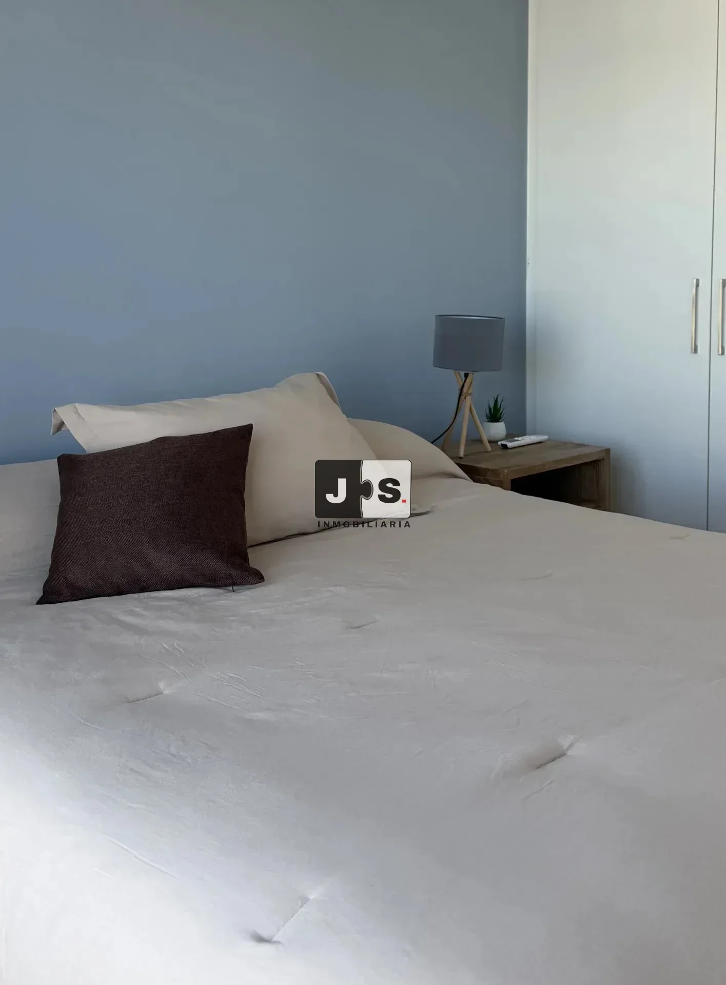 Alquilo apartamento amueblado 1 dormitorio c/ cochera c/ balcon Barrio Cordon - Imagen 5