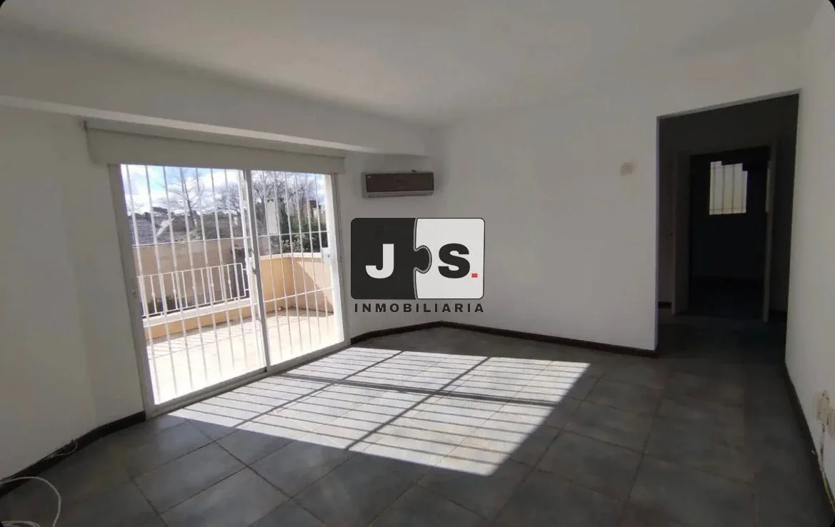 Casa en alquiler c/ cochera en Carrasco - Imagen 1