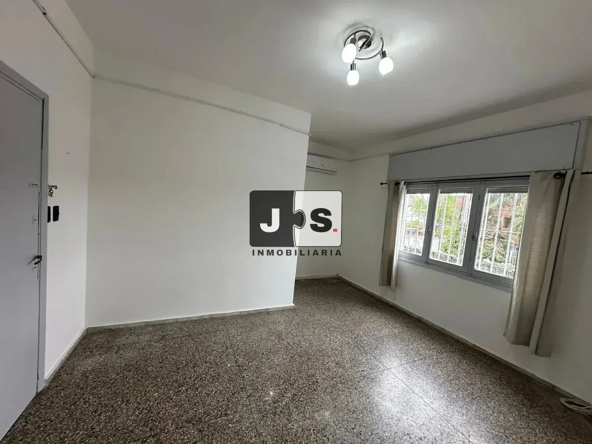 Alquilo Casa 2 dormitorios sin gastos comunes Unión - Imagen 2