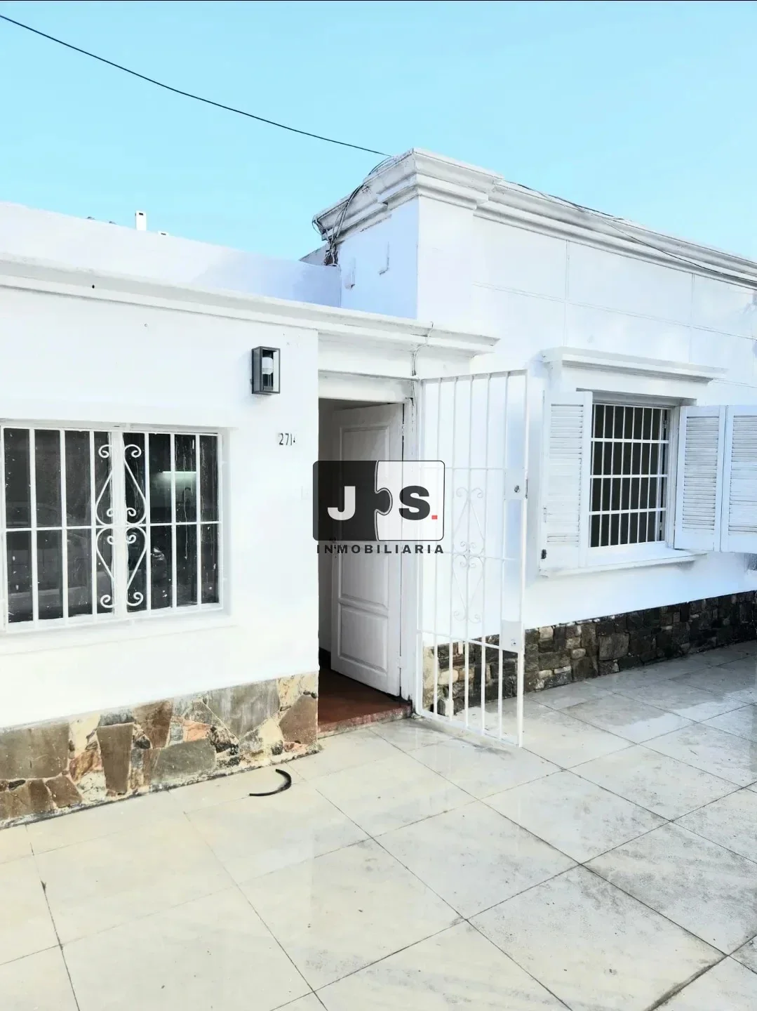 Alquilo casa 1 dormitorio con lugar para auto La Blanqueada - Imagen 2