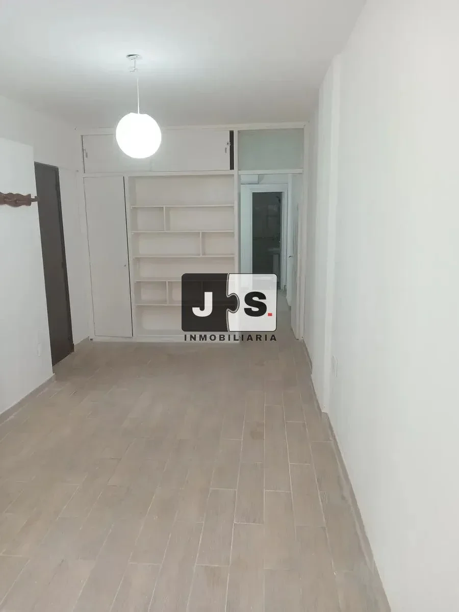 Alquilo Apartamento 1 dormitorio 2 baños Centro - Imagen 2