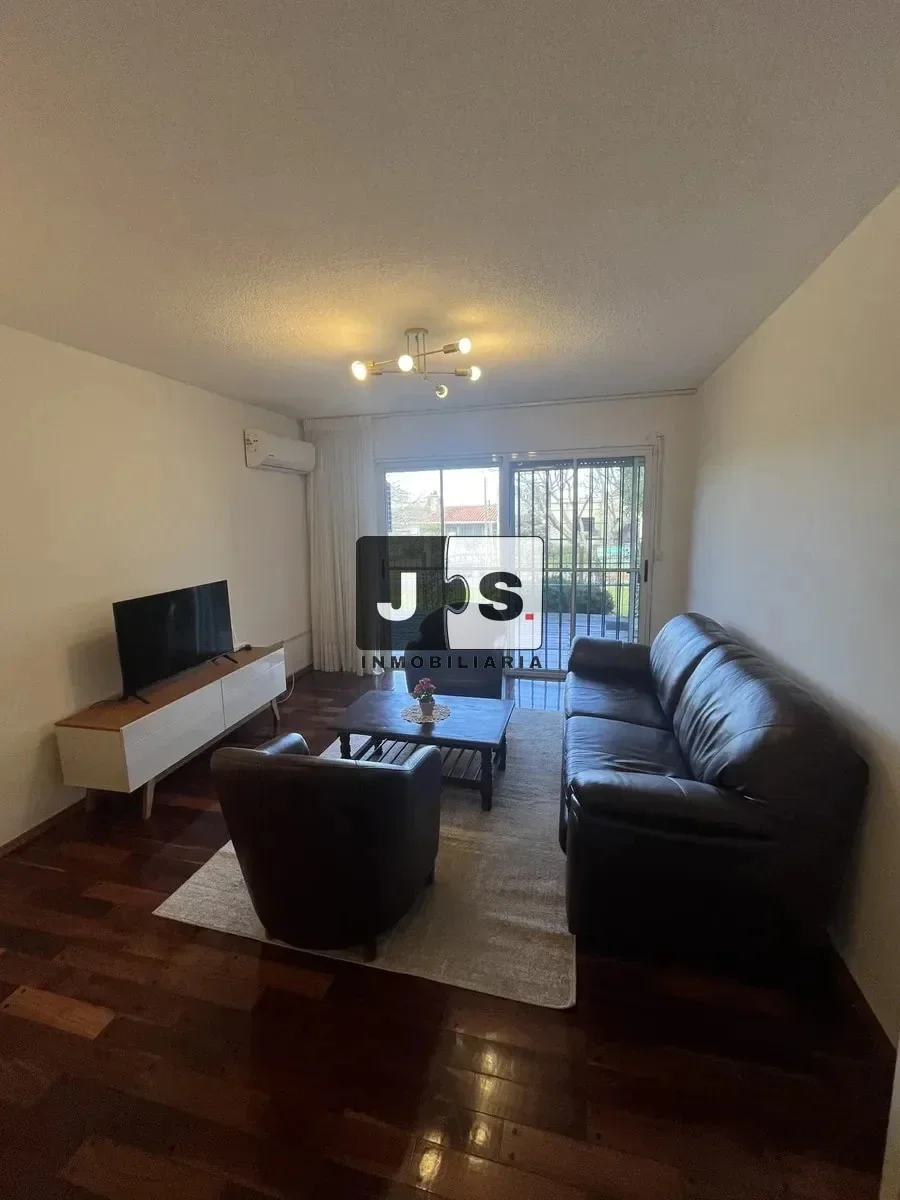 Alquiler de casa de 2 dormitorios en Carrasco c/cochera - Imagen 2