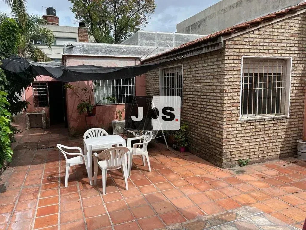 Alquilo casa de 2 dormitorios c/patio  Barrio Atahualpa - Imagen 2