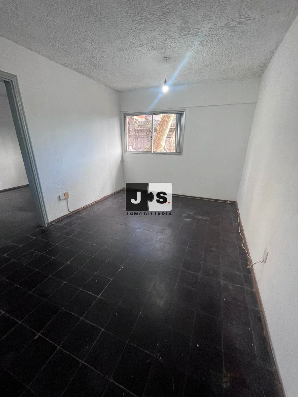 Alquilo Apartamento 1 dormitorio con patio en el Centro - Imagen 2