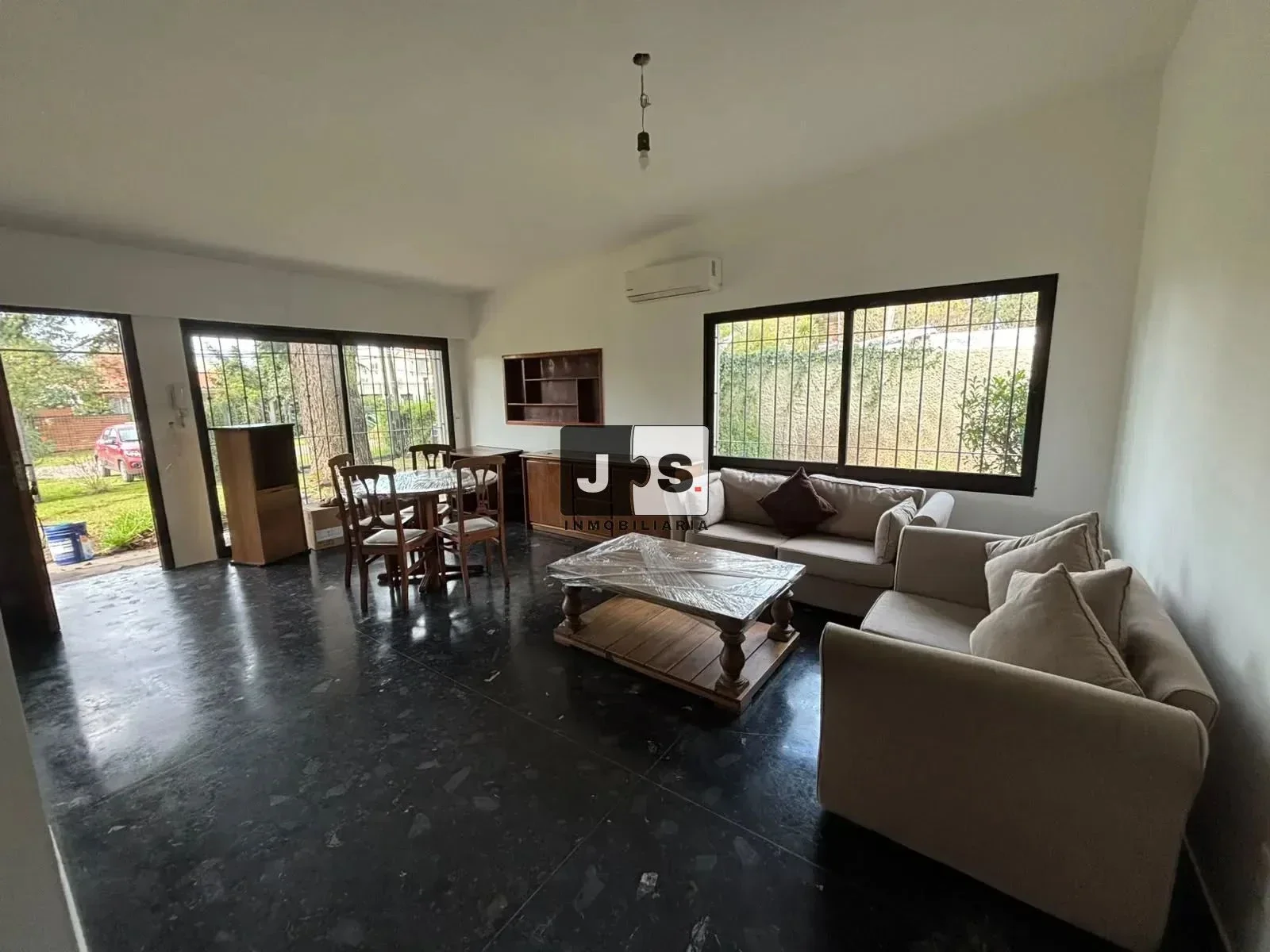 Alquilo casa de 4 dormitorios c/garage Barrio Carrasco - Imagen 2