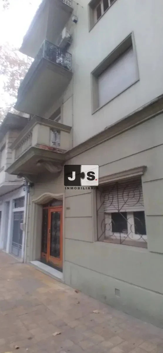 Alquilo apartamento 1 dormitorio con patio Centro - Imagen 4
