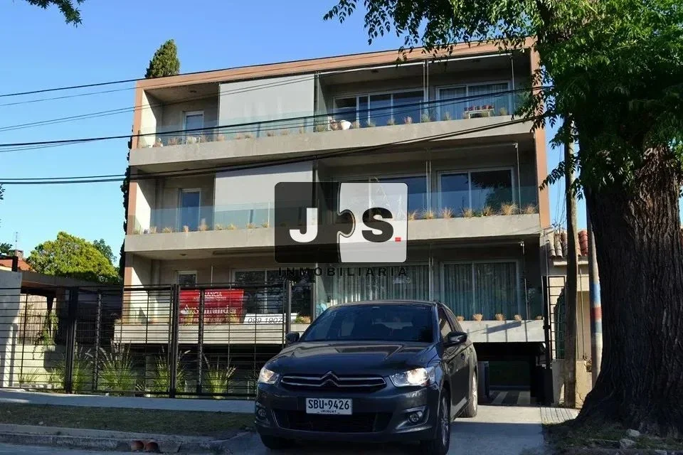 Apartamento en alquiler c/ cochera en Malvin - Imagen 1