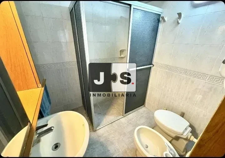 Alquilo casa 5 dormitorios sin gastos comunes Barrio Palermo - Imagen 3