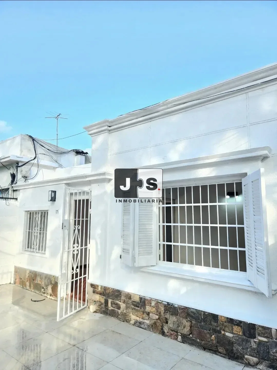 Alquilo casa 1 dormitorio con lugar para auto La Blanqueada - Imagen 3