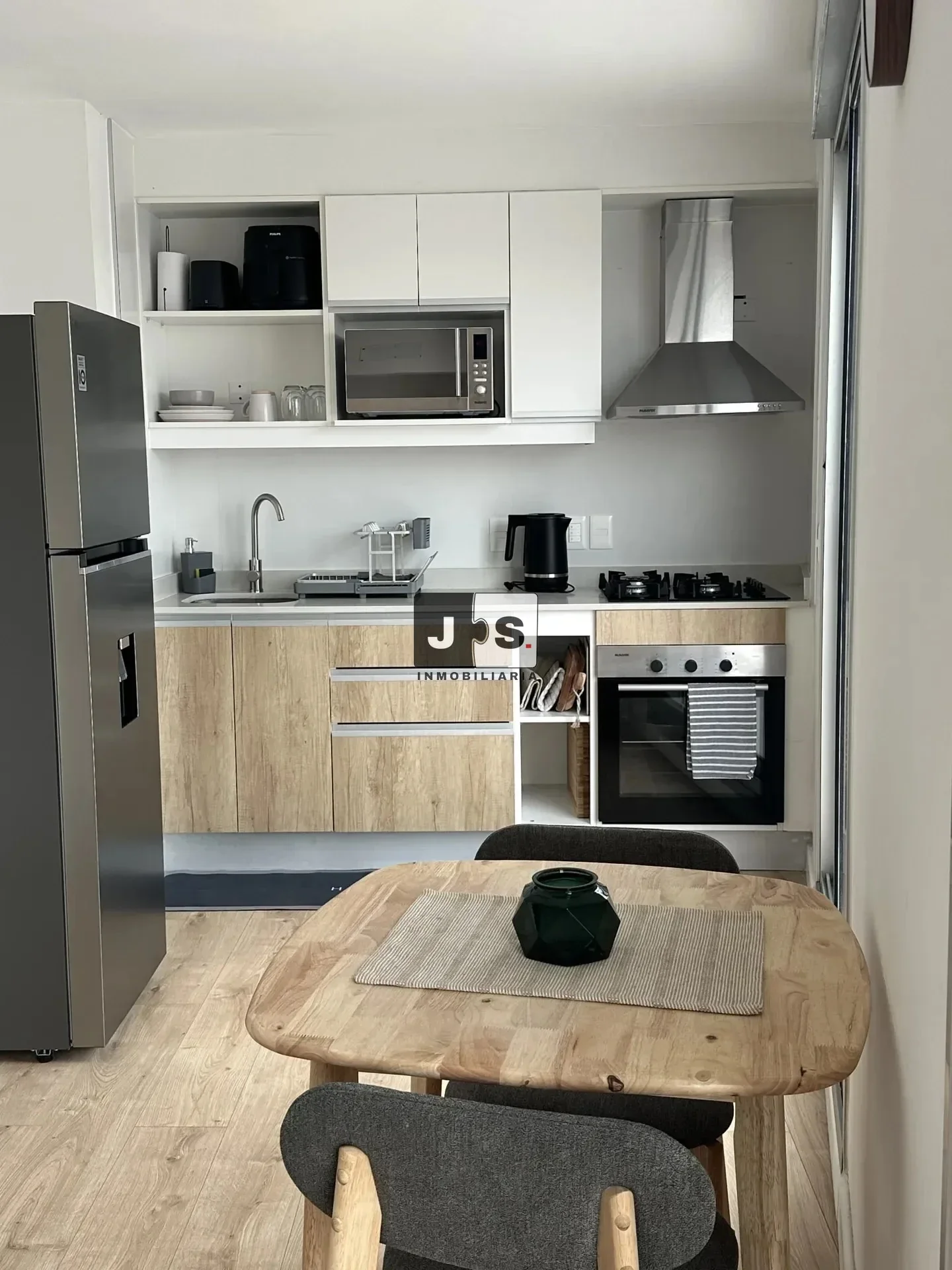 Alquilo apartamento amueblado 1 dormitorio c/ cochera c/ balcon Barrio Cordon - Imagen 3